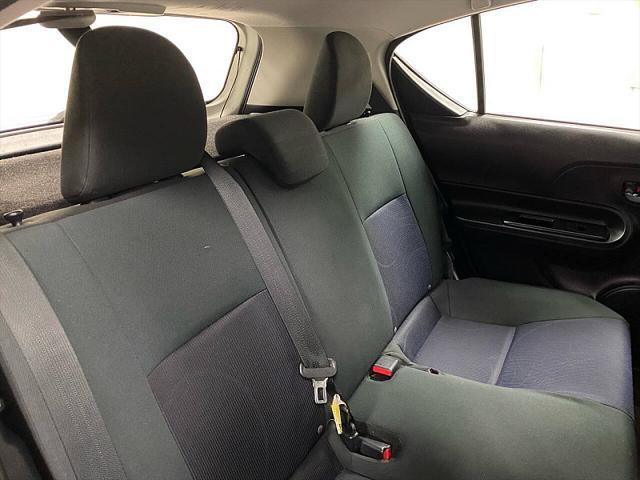 Photo of 2016 Super White Toyota Prius c