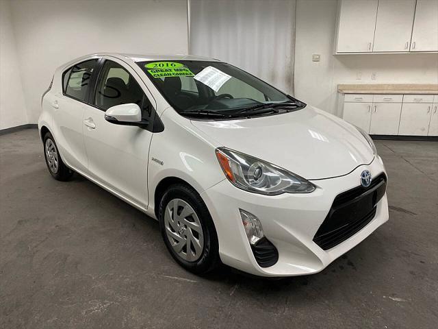 Photo of 2016 Super White Toyota Prius c