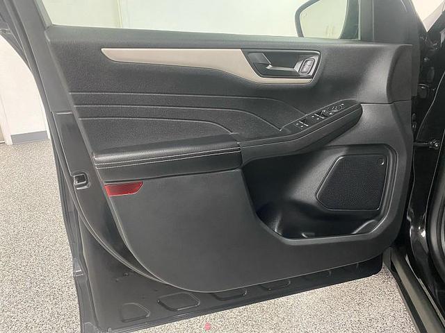 Photo of 2022 Agate Black Metallic Ford Escape