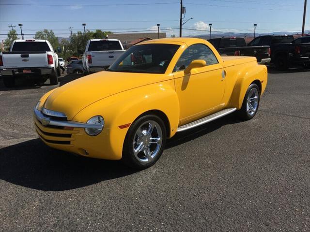 Photo of 2006 Yellow Chevrolet SSR