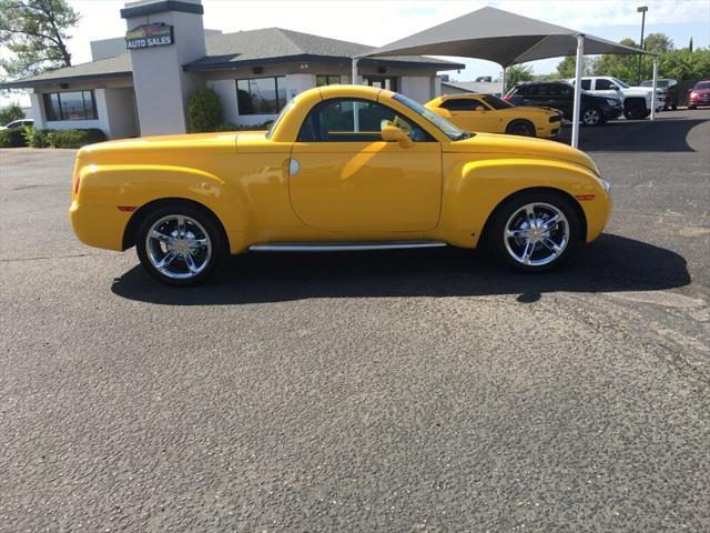 Photo of 2006 Yellow Chevrolet SSR