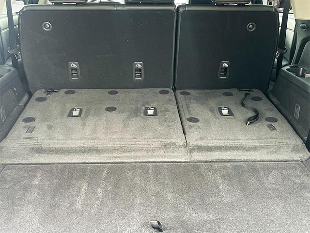 Photo of 2023 2 Tone Green / Black Roof Nissan Pathfinder
