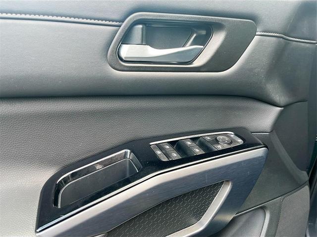 Photo of 2023 2 Tone Green / Black Roof Nissan Pathfinder