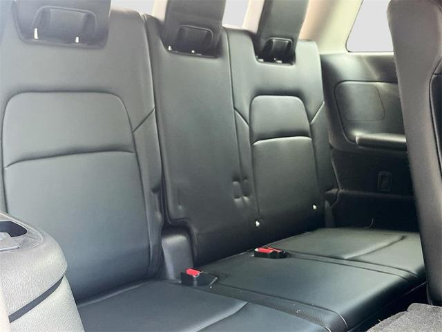 Photo of 2023 2 Tone Green / Black Roof Nissan Pathfinder