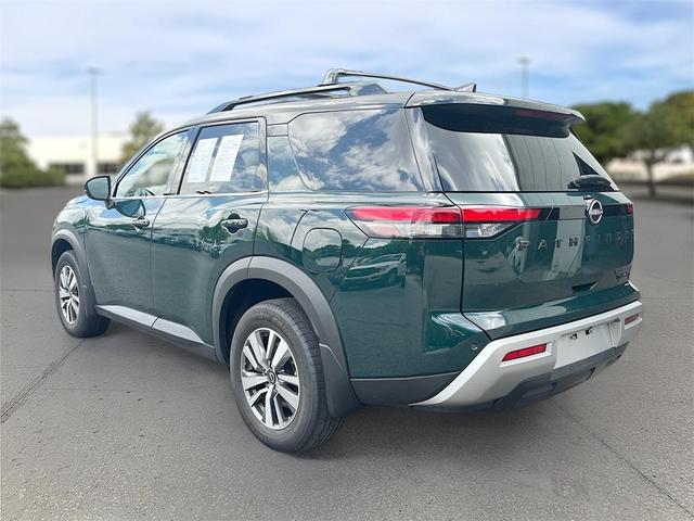 Photo of 2023 2 Tone Green / Black Roof Nissan Pathfinder