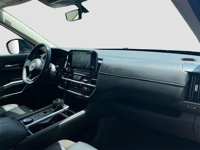 Photo of 2023 2 Tone Green / Black Roof Nissan Pathfinder