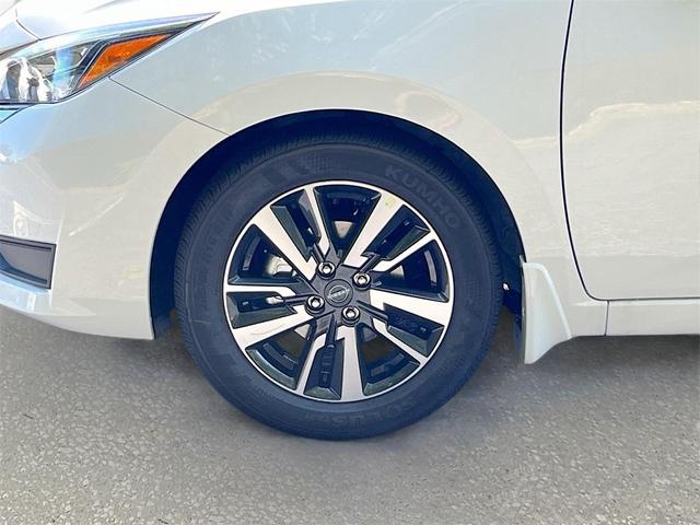 Photo of 2025 Cloud White Nissan Versa