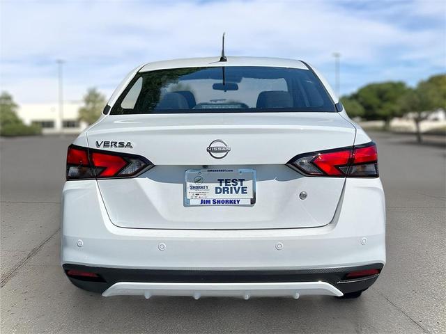 Photo of 2025 Cloud White Nissan Versa