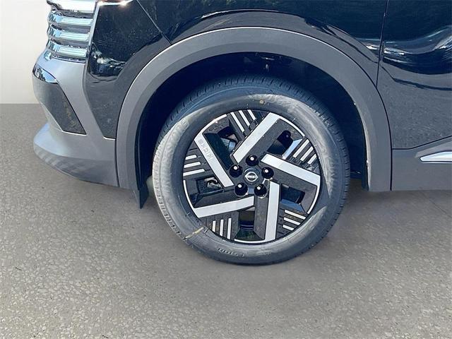 Photo of 2025 Super Black Nissan Kicks