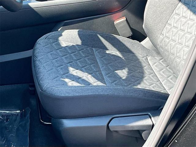 Photo of 2025 Super Black Nissan Kicks