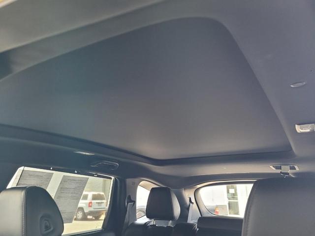 Photo of 2023 Platinum White Acura MDX