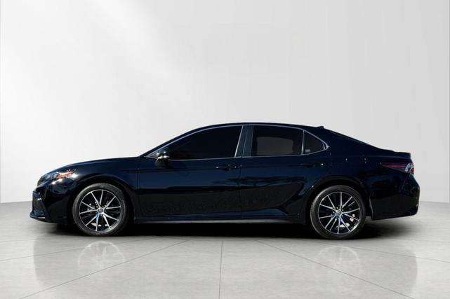 Photo of 2022 Midnight Black Metallic Toyota Camry