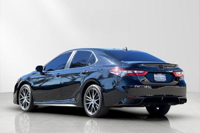 Photo of 2022 Midnight Black Metallic Toyota Camry