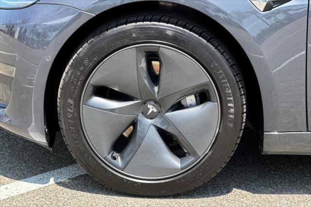 Photo of 2020 Midnight Silver Metallic Tesla Model 3