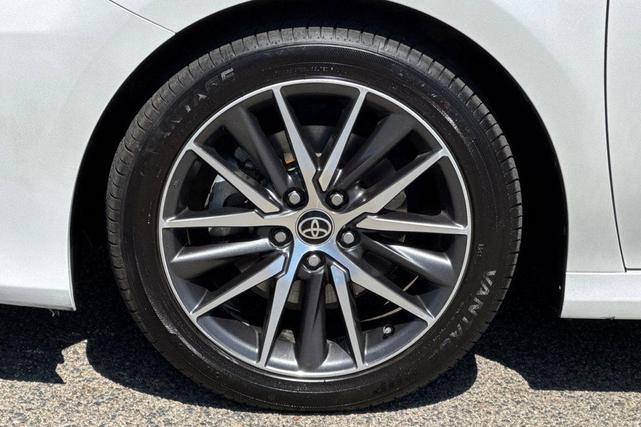 Photo of 2022 Wind Chill Pearl Toyota Camry Hybrid