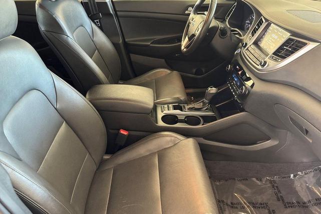 Photo of 2018 Black Noir Pearl Hyundai TUCSON