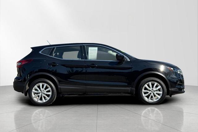 Photo of 2021 Magnetic Black Pearl Nissan Rogue Sport