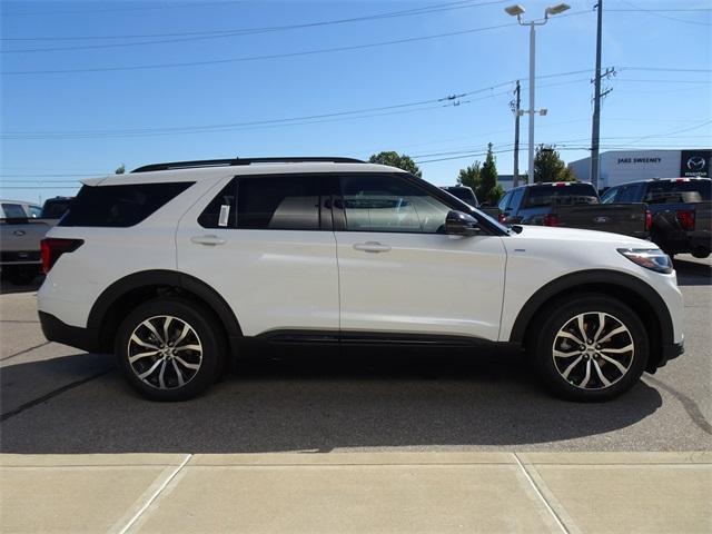 Photo of 2025 Star White Ford Explorer