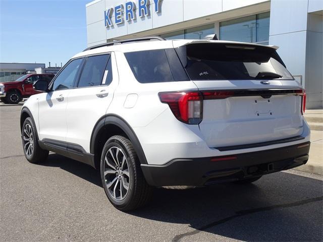 Photo of 2025 Star White Ford Explorer