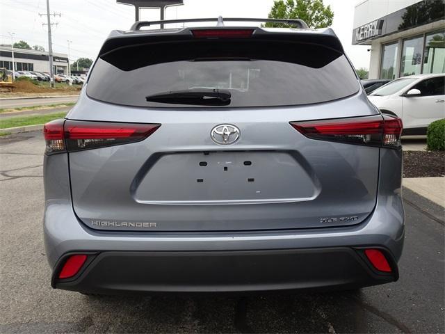 Photo of 2024 Moon Dust Toyota Highlander