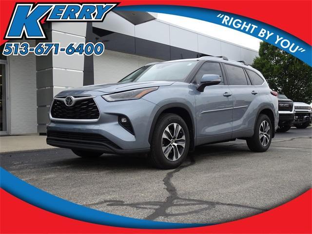 Photo of 2024 Moon Dust Toyota Highlander