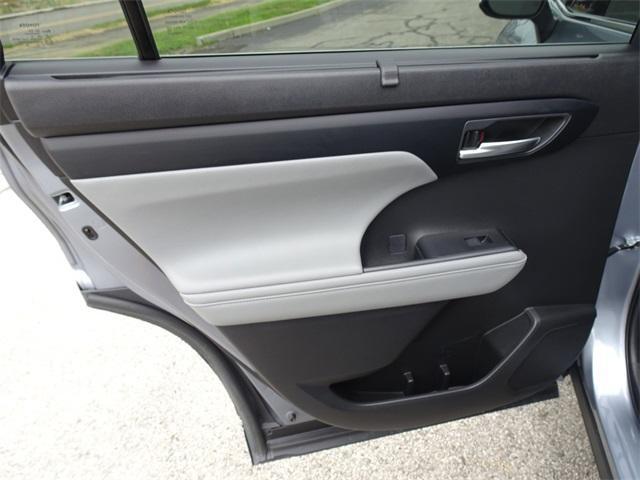 Photo of 2024 Moon Dust Toyota Highlander