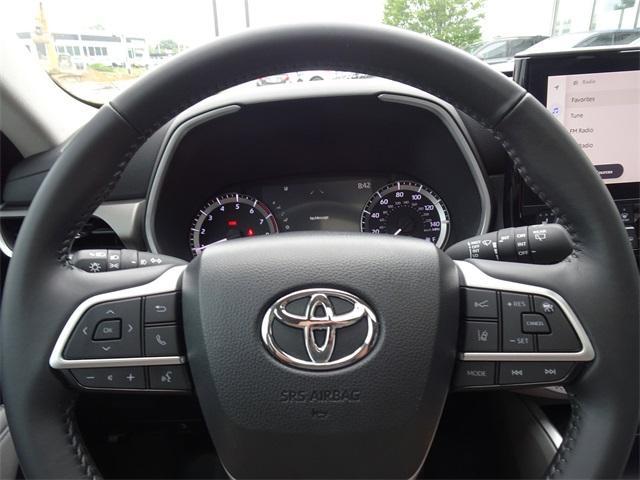 Photo of 2024 Moon Dust Toyota Highlander
