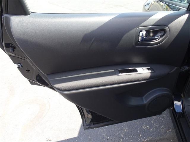 Photo of 2011 Super Black Nissan Rogue