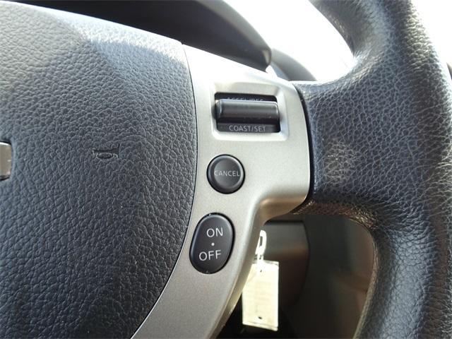 Photo of 2011 Super Black Nissan Rogue