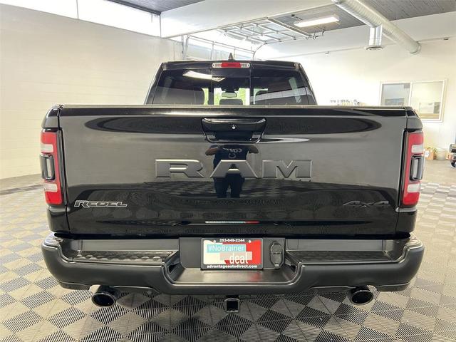 Photo of 2019 Diamond Black Crystal Pearl RAM 1500
