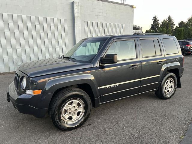 Photo of 2016 Maximum Steel Metallic Clearcoat Jeep Patriot
