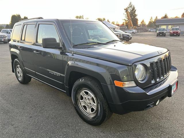 Photo of 2016 Maximum Steel Metallic Clearcoat Jeep Patriot