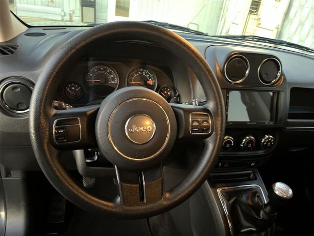 Photo of 2016 Maximum Steel Metallic Clearcoat Jeep Patriot