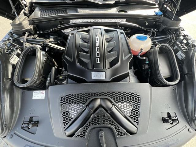 Photo of 2018 Volcano Grey Metallic Porsche Macan