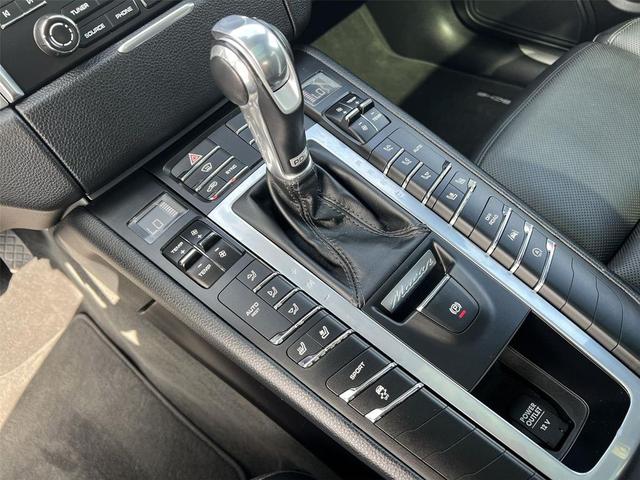 Photo of 2018 Volcano Grey Metallic Porsche Macan