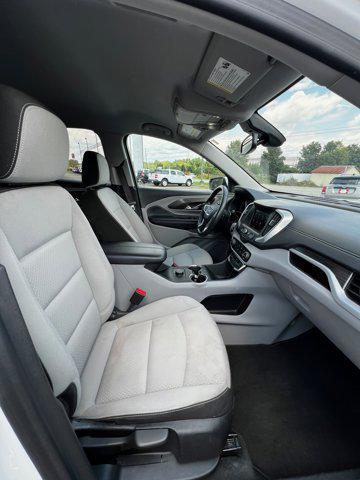 Photo of 2024 Summit White GMC Terrain
