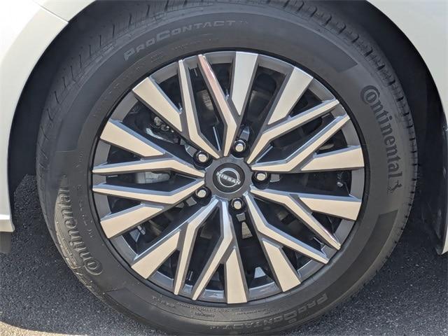 Photo of 2023 White Nissan Altima