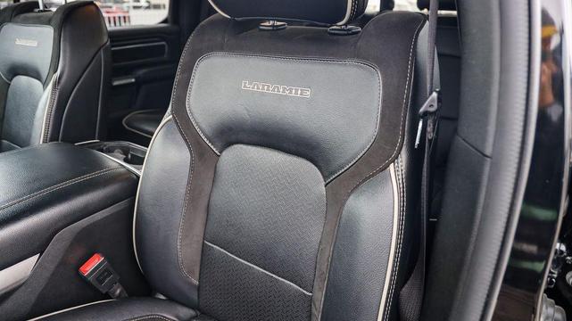 Photo of 2023 Diamond Black Crystal Pearlcoat RAM 1500