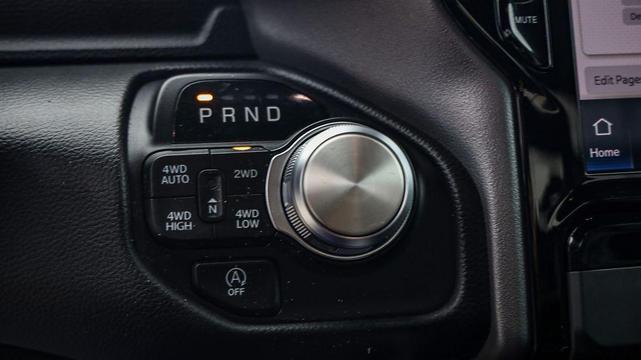 Photo of 2023 Diamond Black Crystal Pearlcoat RAM 1500