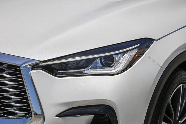 Photo of 2024 Radiant White INFINITI QX55