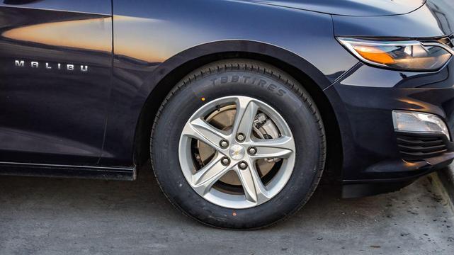 Photo of 2022 Dark Ash Metallic Chevrolet Malibu