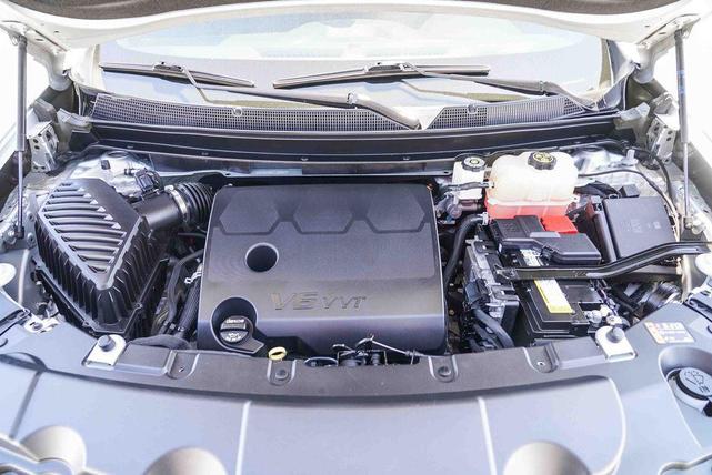 Photo of 2022 Silver Ice Metallic Chevrolet Traverse