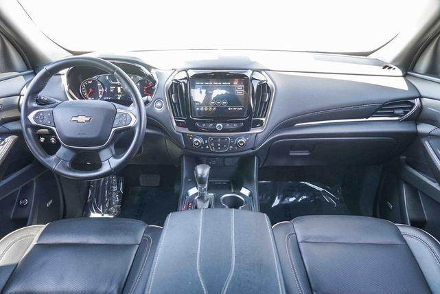 Photo of 2022 Silver Ice Metallic Chevrolet Traverse