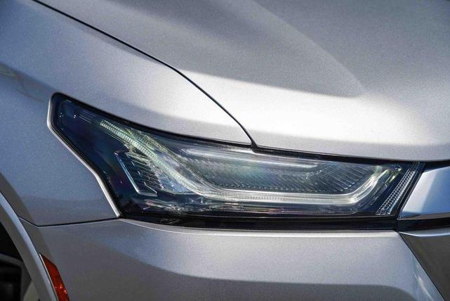 Photo of 2022 Silver Ice Metallic Chevrolet Traverse
