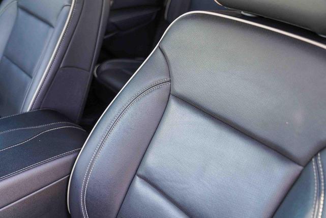 Photo of 2022 Silver Ice Metallic Chevrolet Traverse