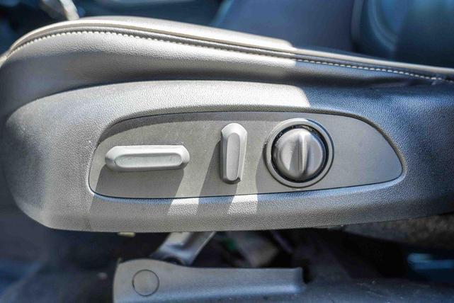 Photo of 2022 Silver Ice Metallic Chevrolet Traverse