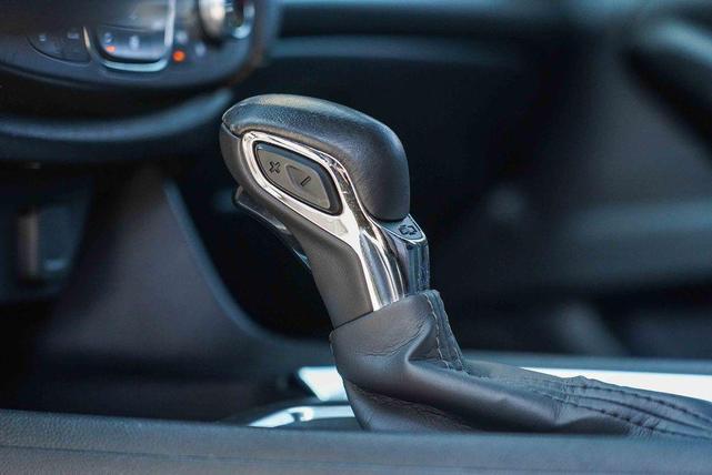 Photo of 2022 Silver Ice Metallic Chevrolet Traverse