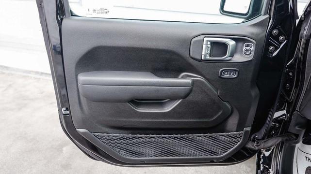 Photo of 2025 Black Clearcoat Jeep Wrangler