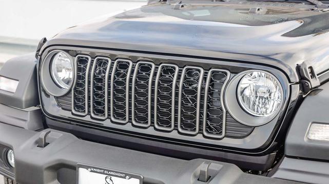 Photo of 2025 Black Clearcoat Jeep Wrangler