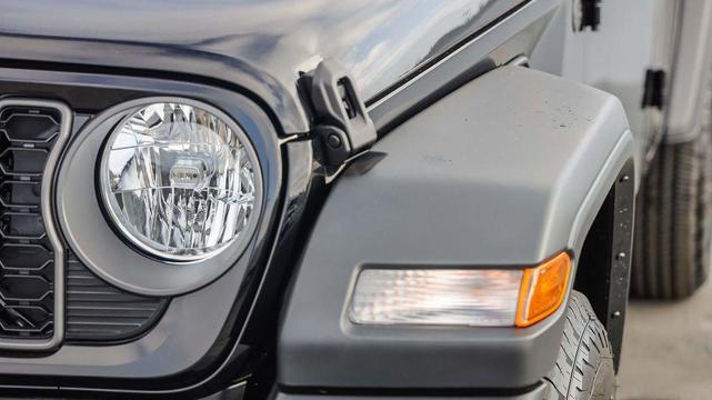 Photo of 2025 Black Clearcoat Jeep Wrangler